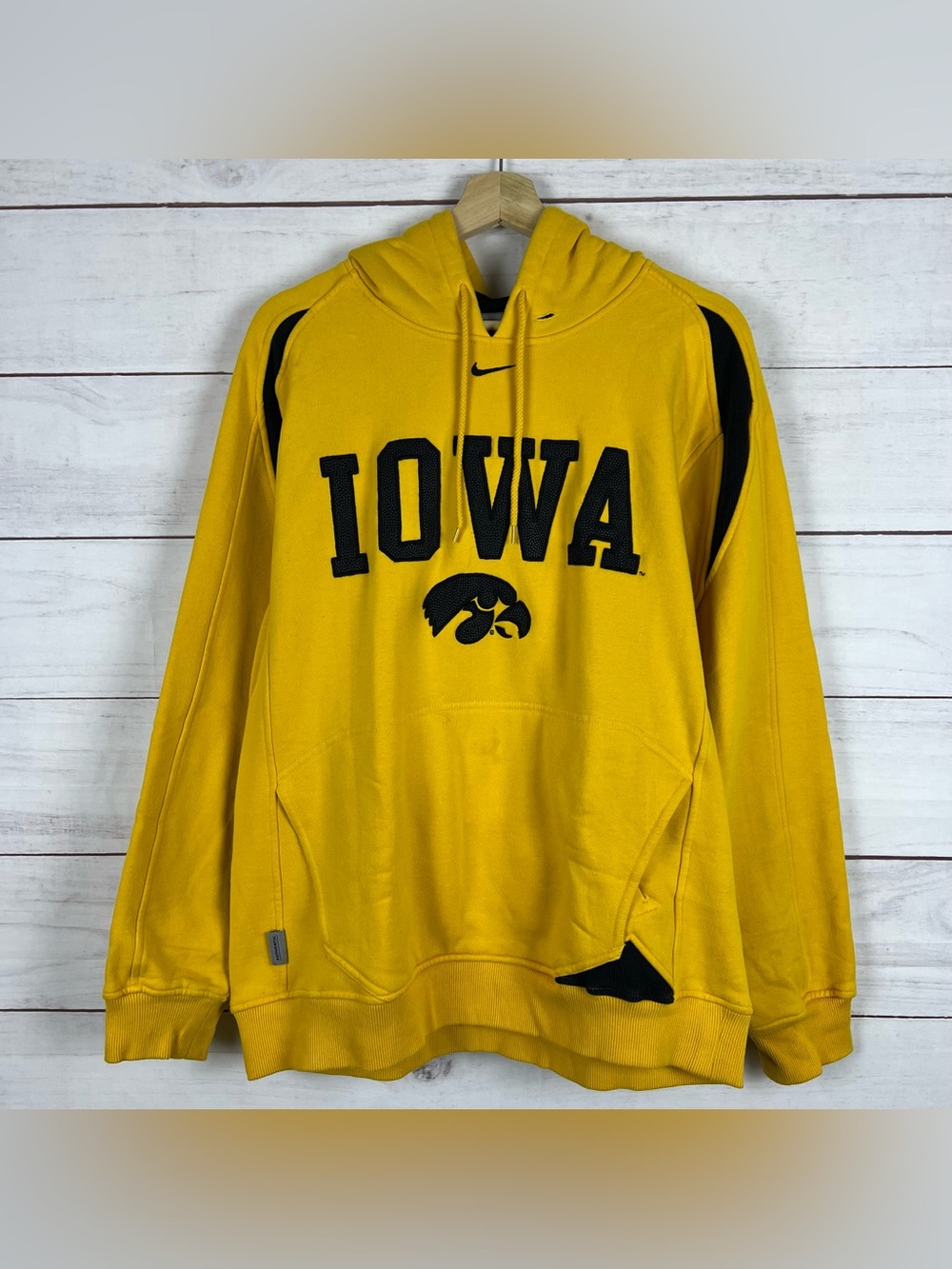 VINTAGE Iowa Hawkeyes NIKE Hoodie Size Small Center Swoosh Yellow NIKE TEAM